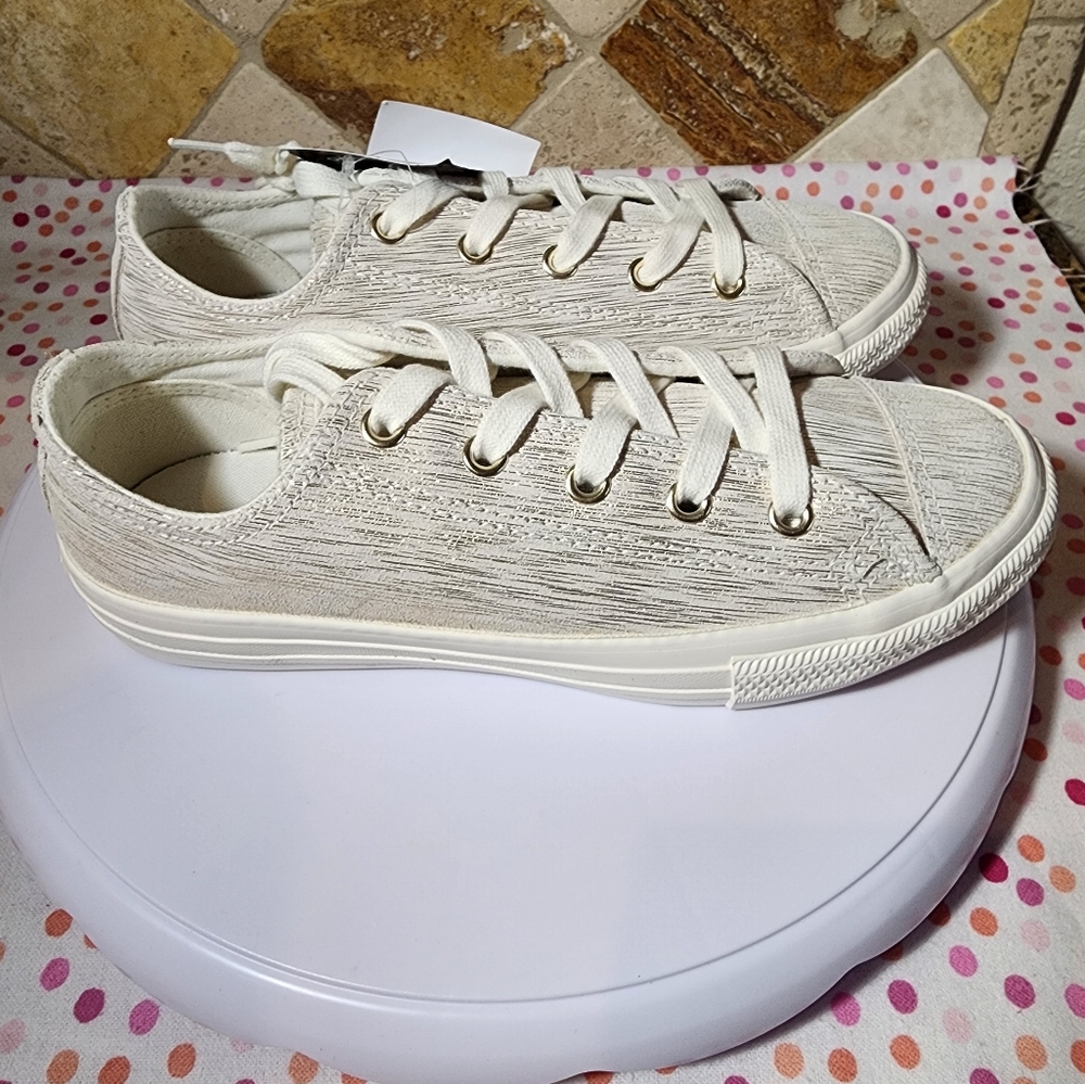 Converse Kids Sneakers in Cream.